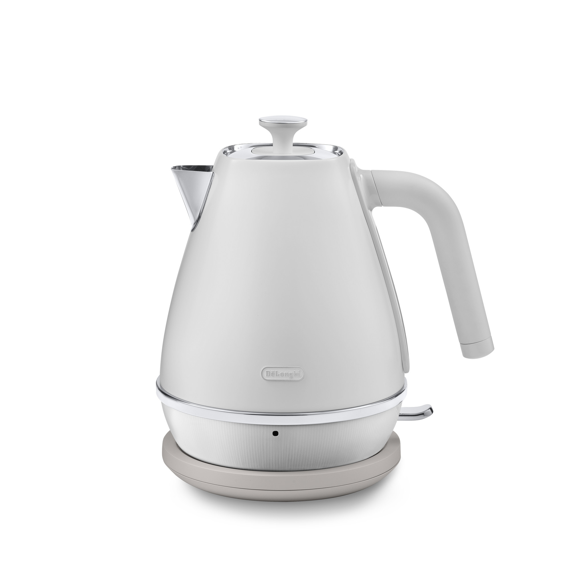 white and silver kettle